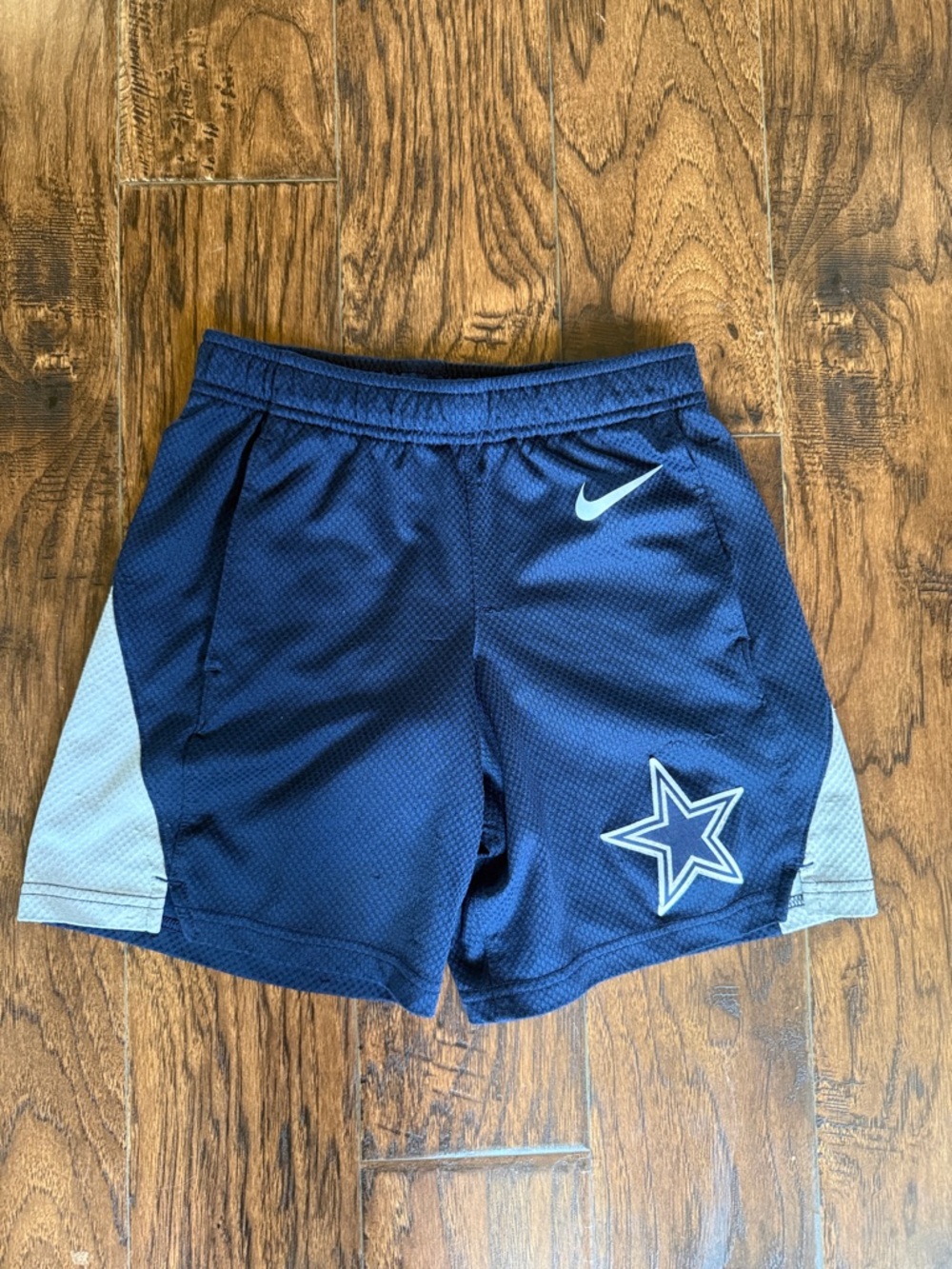 Dalllas Cowboys Nike Navy and Light Gray Athletic Shorts , size youth small